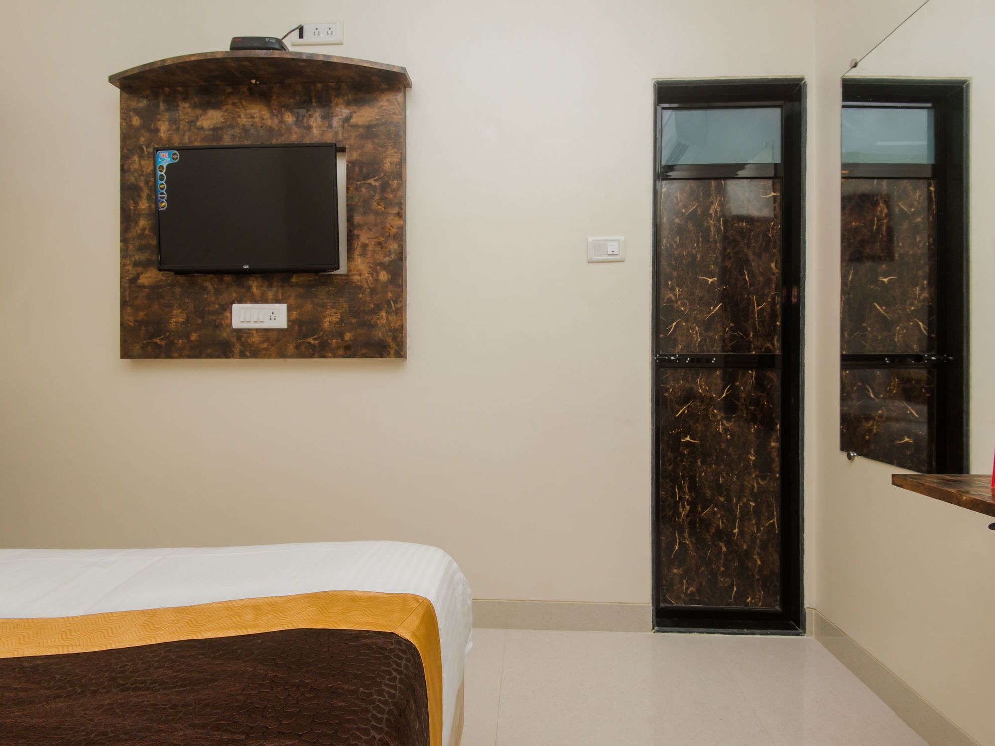Hotel Fabexpress Embassy Grand - Nr Bkc Mumbai