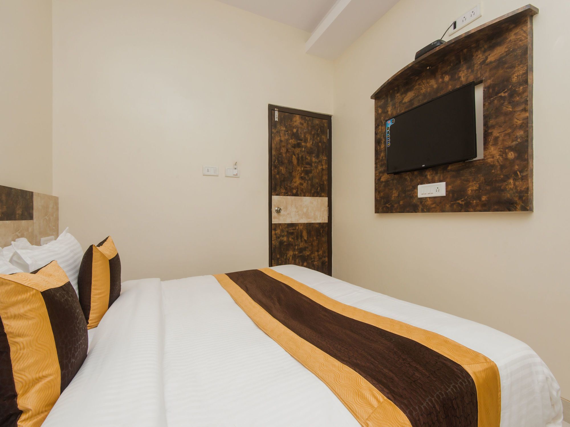 Hotel Fabexpress Embassy Grand - Nr Bkc