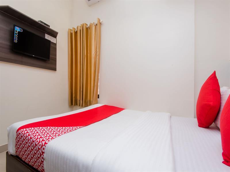 Oyo 13540 Golden Palace Hotel Mumbai