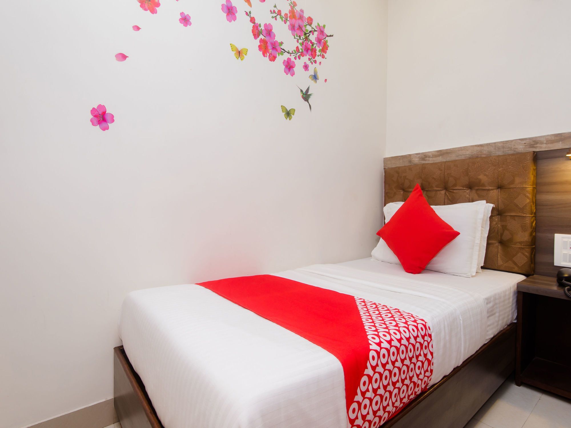 Oyo 13540 Golden Palace 3*