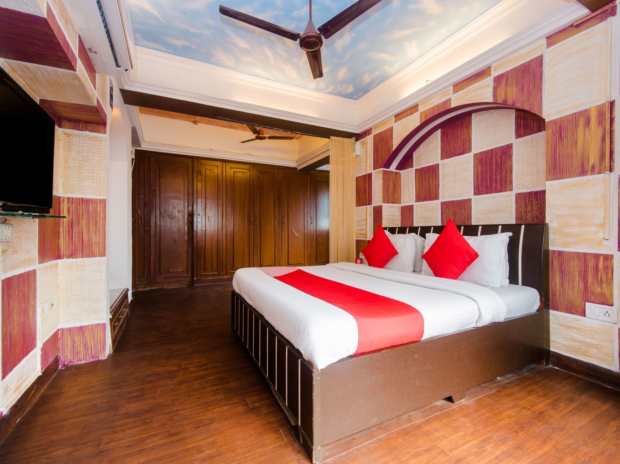 Oyo 11879 Ashu Bini Hospitality Pvt Ltd- Kalptaru Hotel