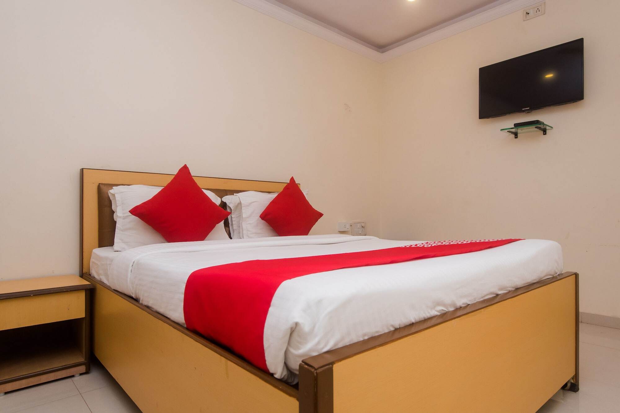 Hotel Capital O Orbit Near Infiniti Mall Bombaim