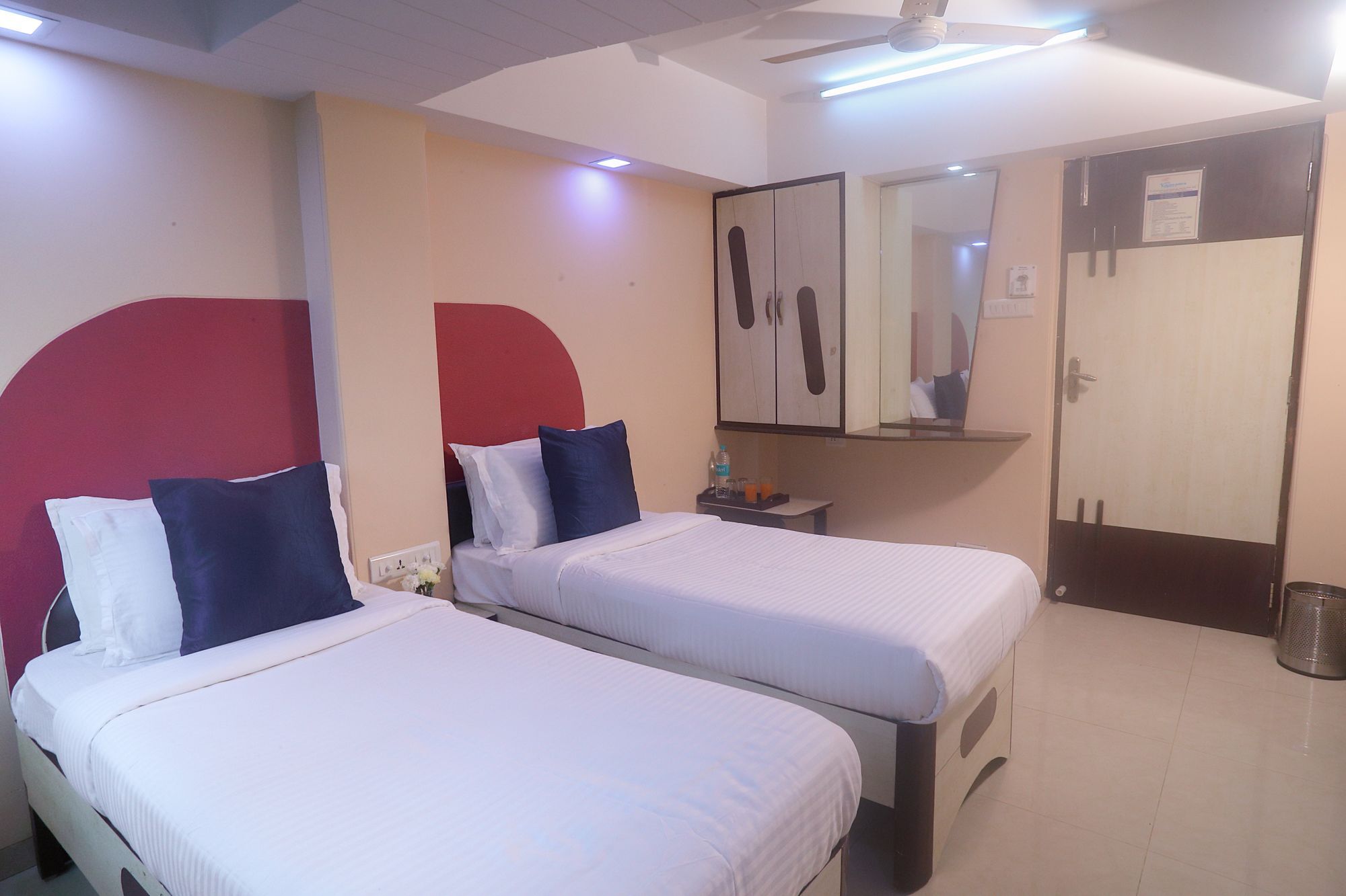 Oyo 569 Station Hotel Mumbai