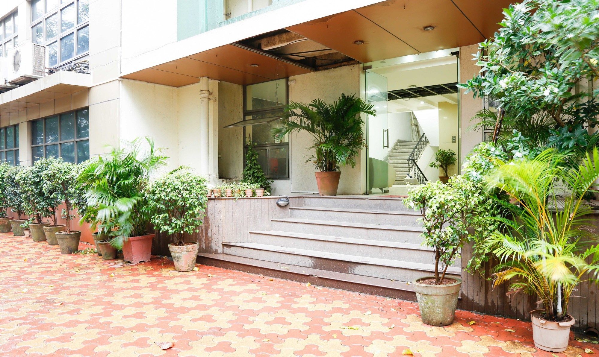 Hotel Treebo Seven Apatments Bandra 3*