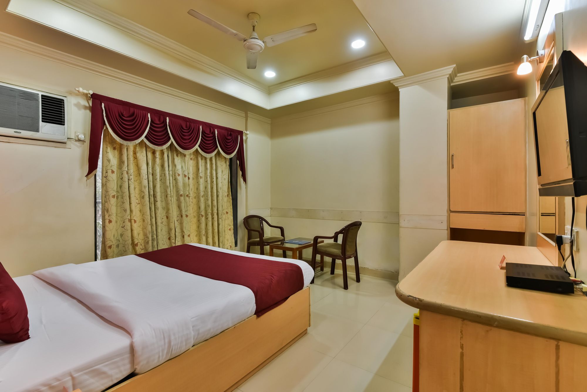 Hotel Oyo 9034 Santacruz West Mumbai