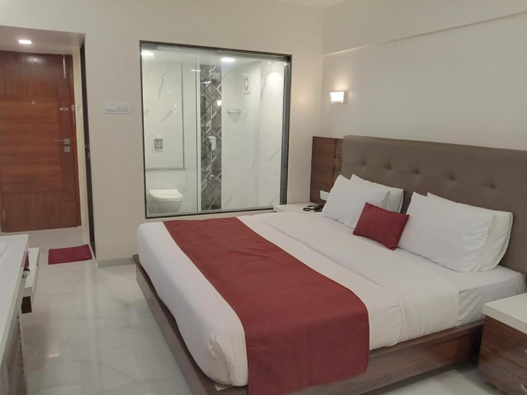 Milan International Hotel 3*