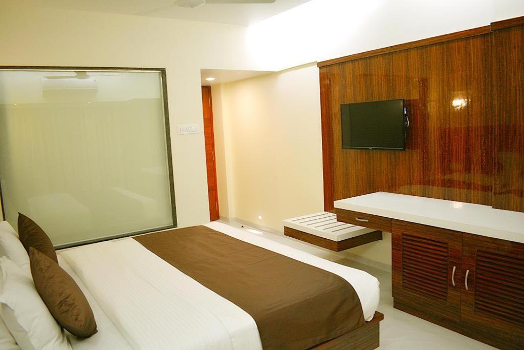 Milan International Hotel 3*