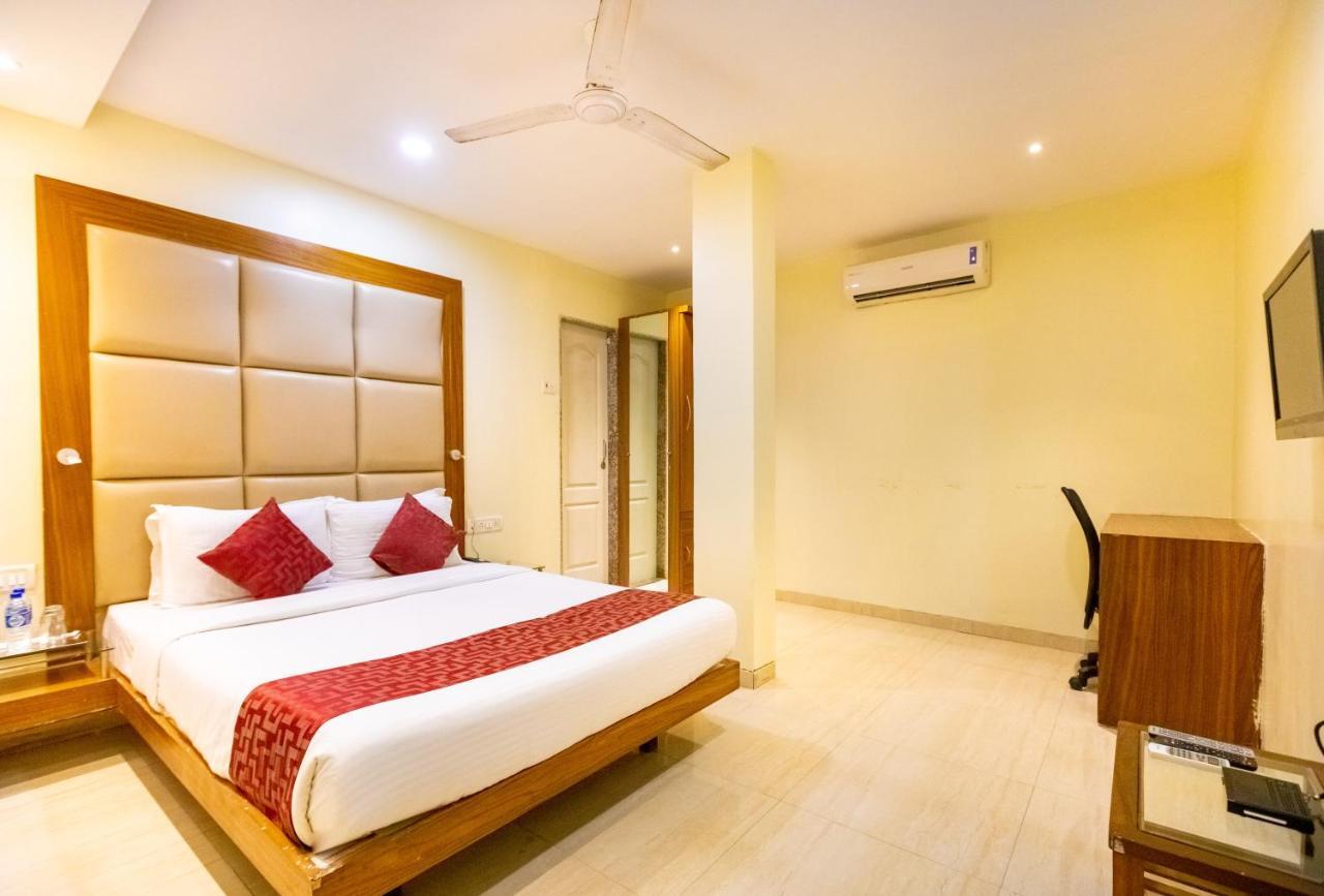 Apex International Near Airport 3*