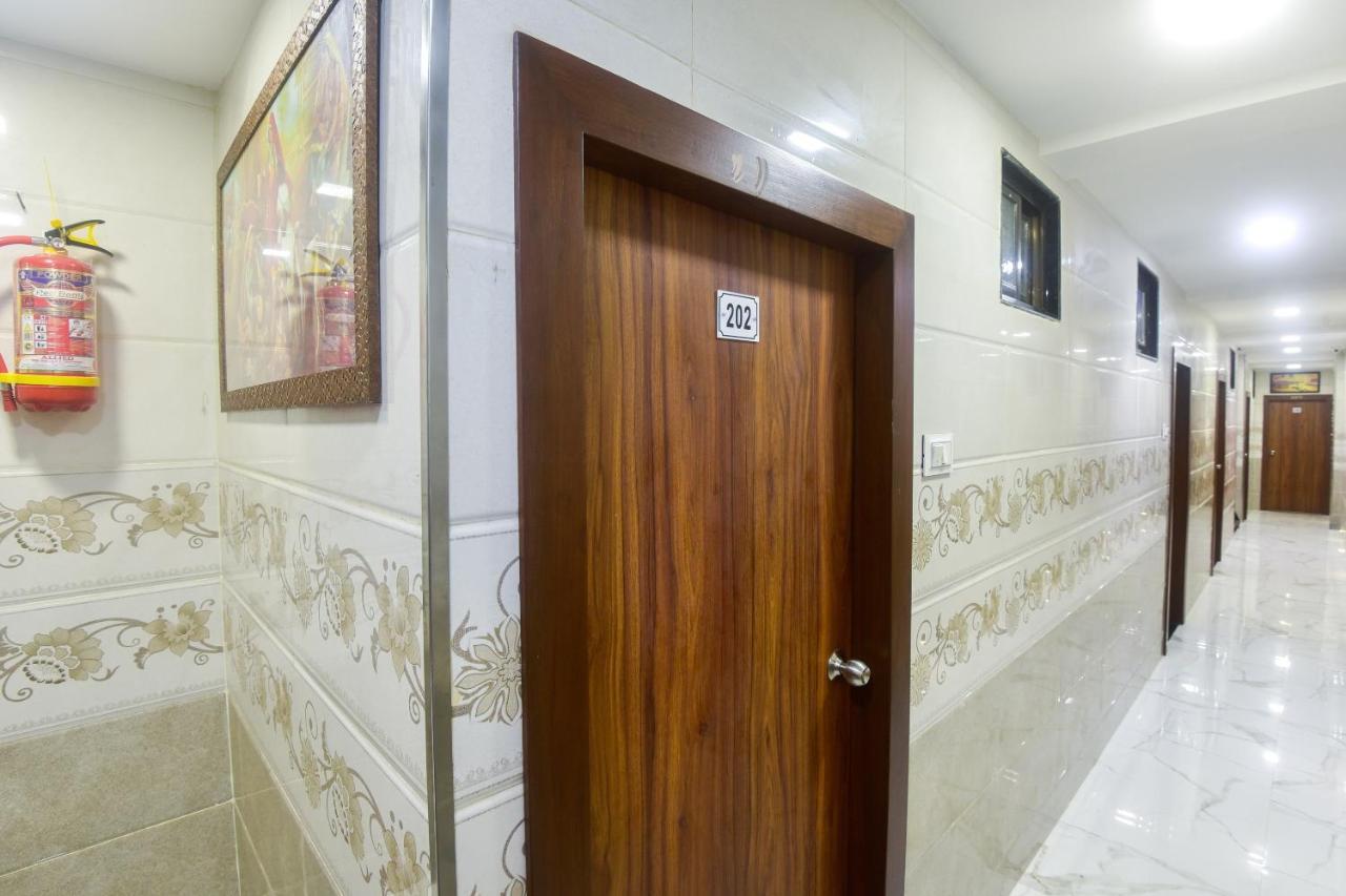Oyo 63295 T Junction Residency Hotel Bombaim