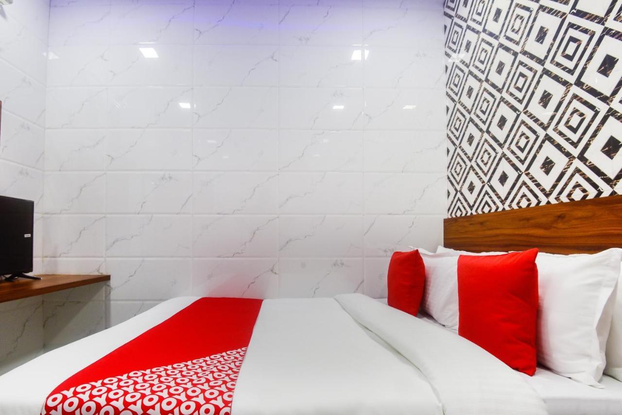 Hotel Oyo 63295 T Junction Residency Bombaim