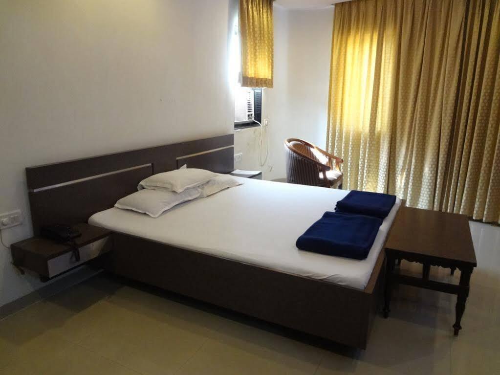 Pals Hotel