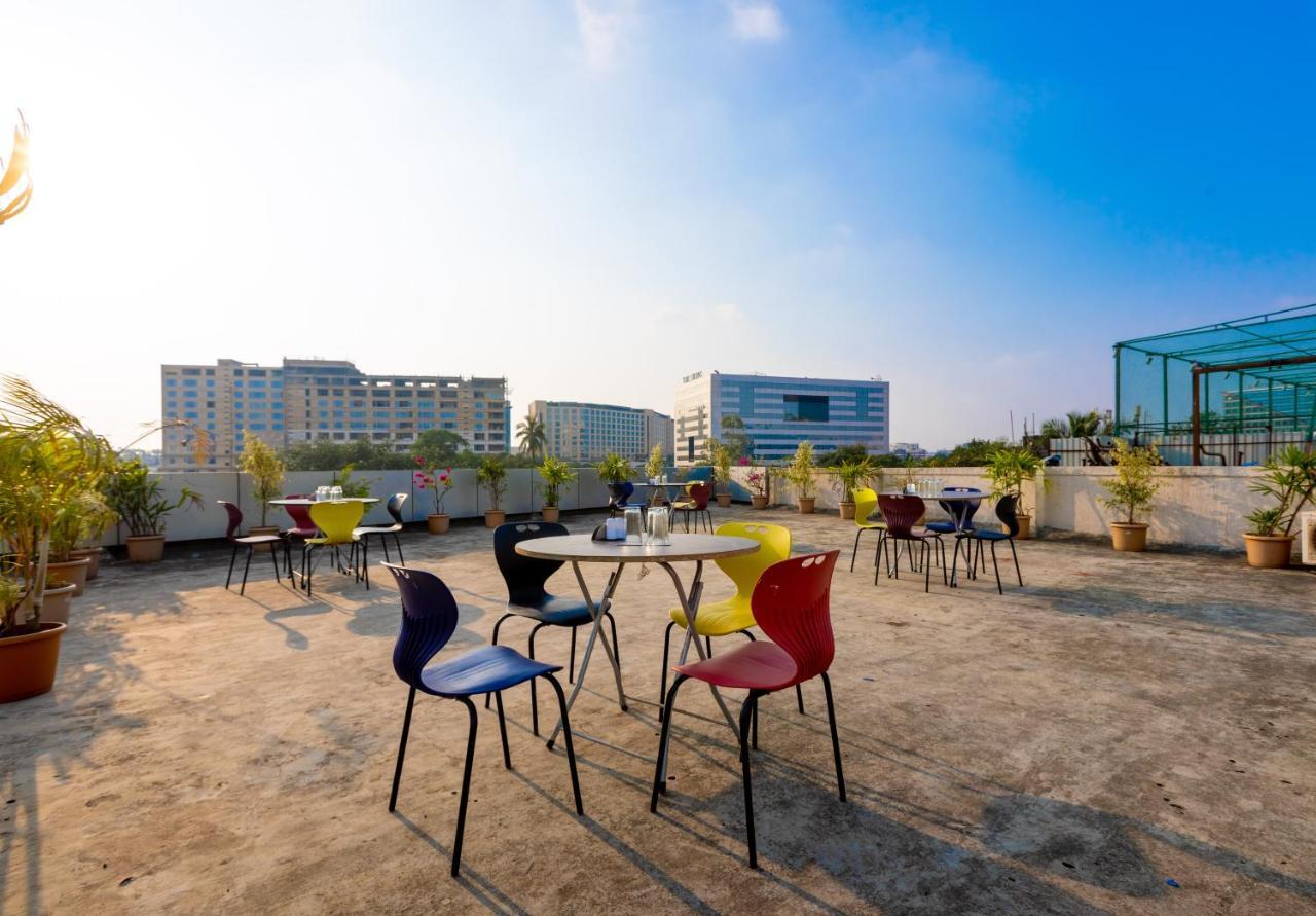 Apex International Near Airport 3*