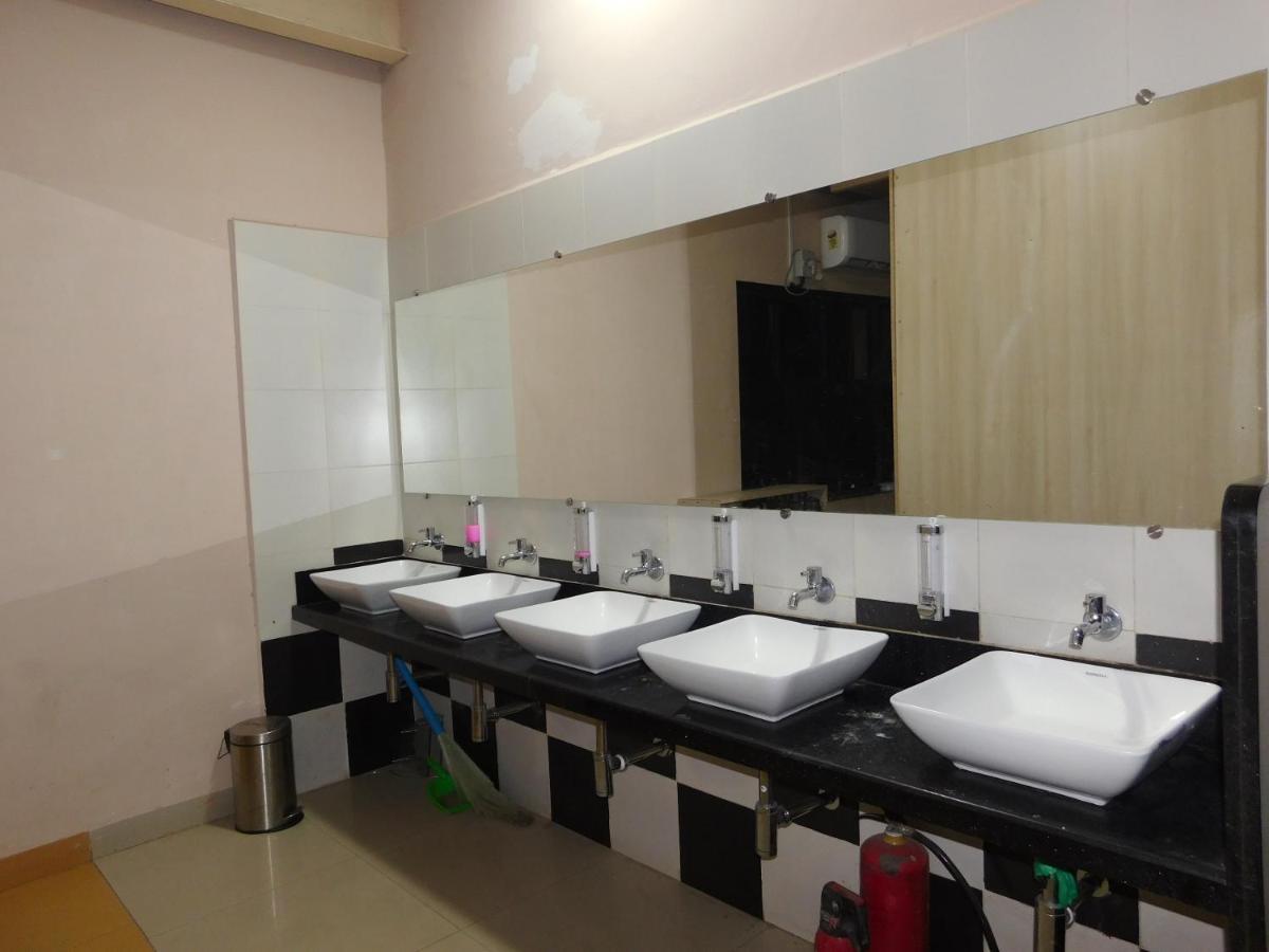 Abuzz Sakinaka * Mumbai