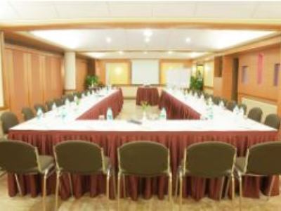 Hotel Emerald Htl And Executive