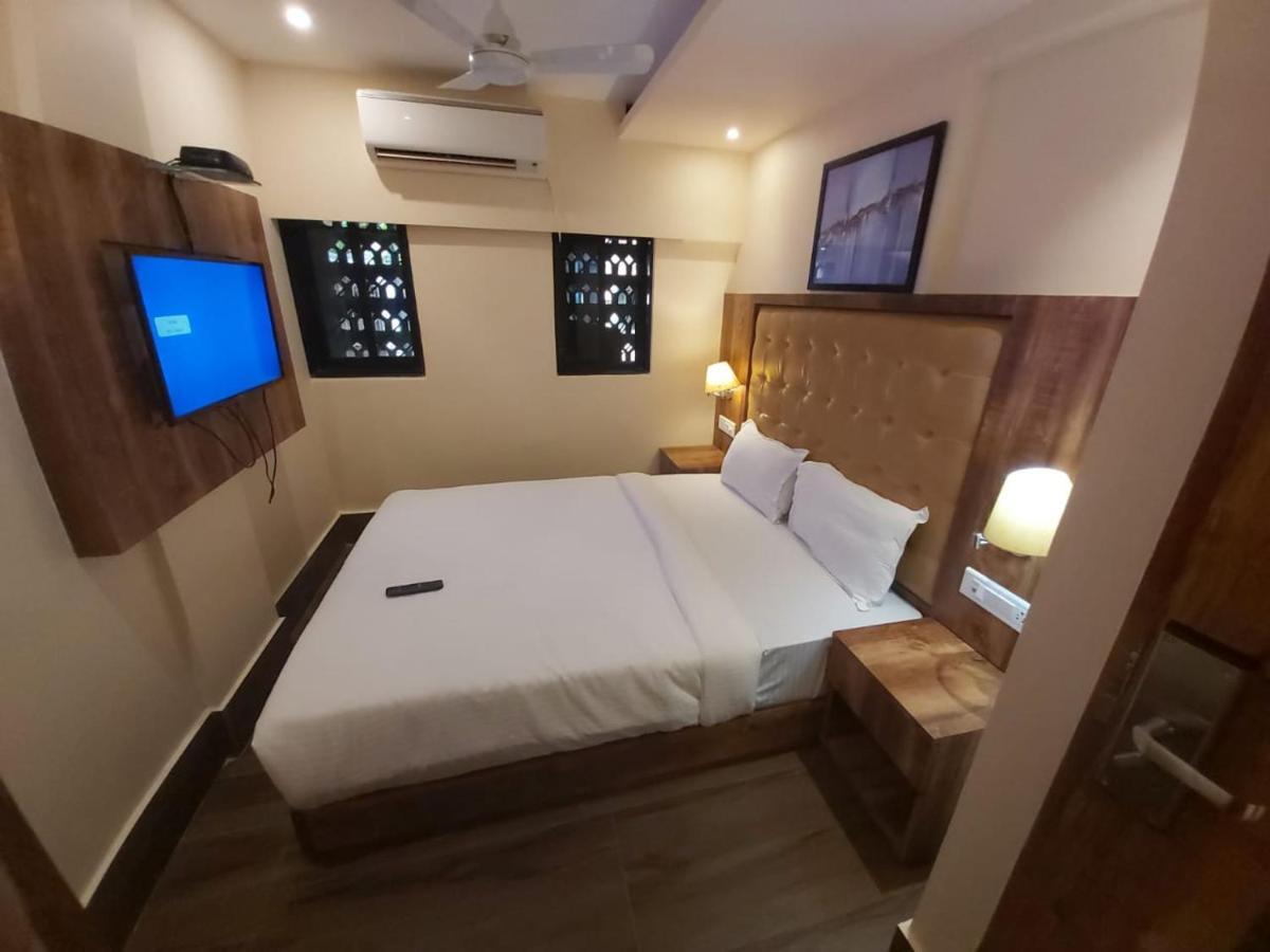 Fluorescent By Bizzgrow International Airport - Formerly Known As Byaris International Hotel Mumbai