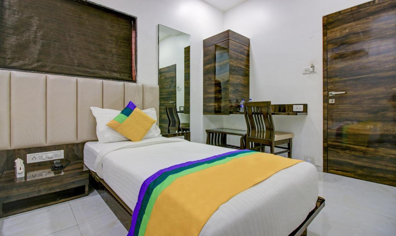 Magnet Terminal-2 Hotel