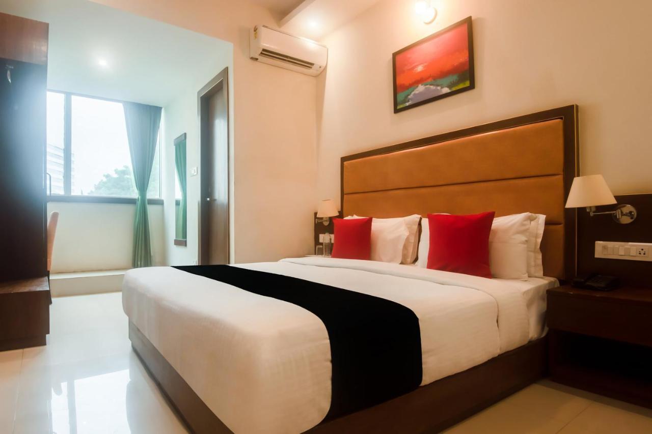 Capital O 60919 Admiral Hotel