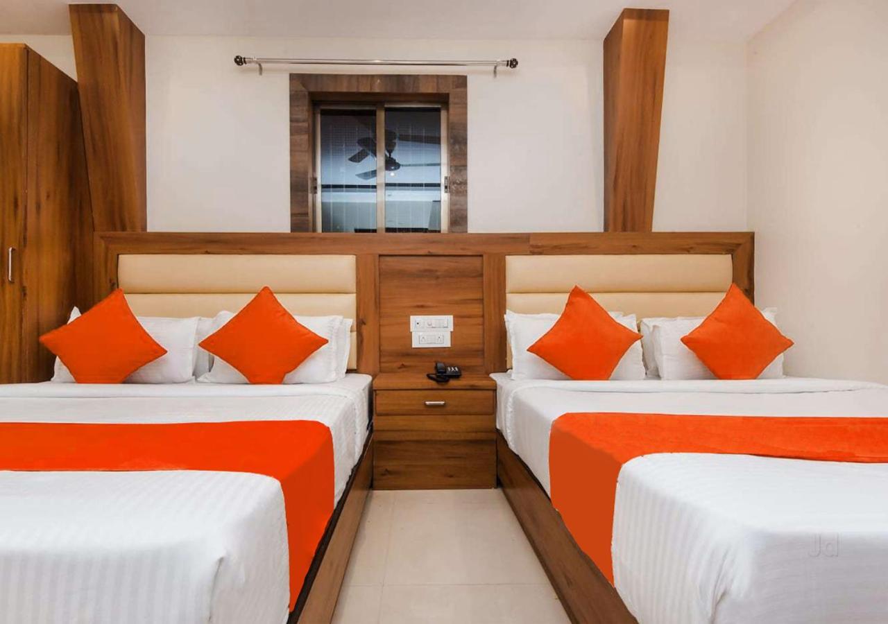 Sai - Near Dadar Station 3*