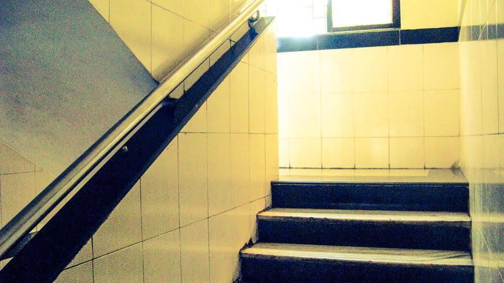 Metro Plaza Near Barc 2*