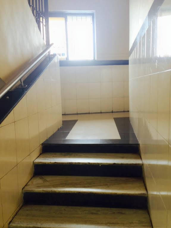 Metro Plaza Near Barc