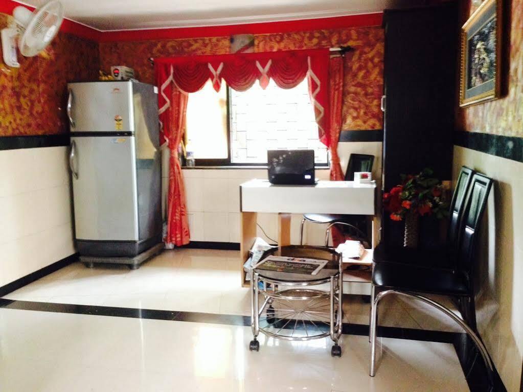 Hotel Metro Plaza Near Barc 2*
