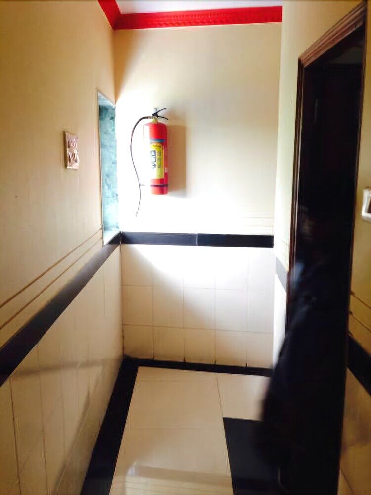 Metro Plaza Near Barc 2*