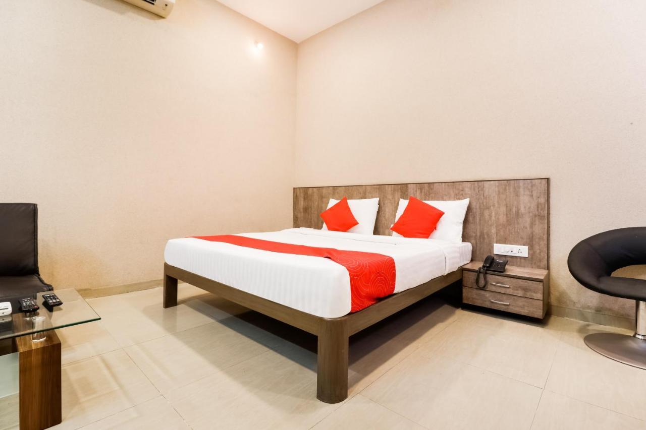 Oyo Flagship 62835 Oriental And Banquet Madh Church Mumbai