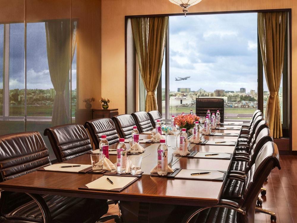 Hotel Taj Santacruz 5*