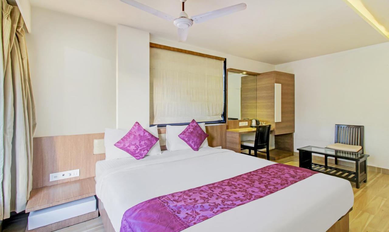 Treebo Tryst Crown Hotel Mumbai