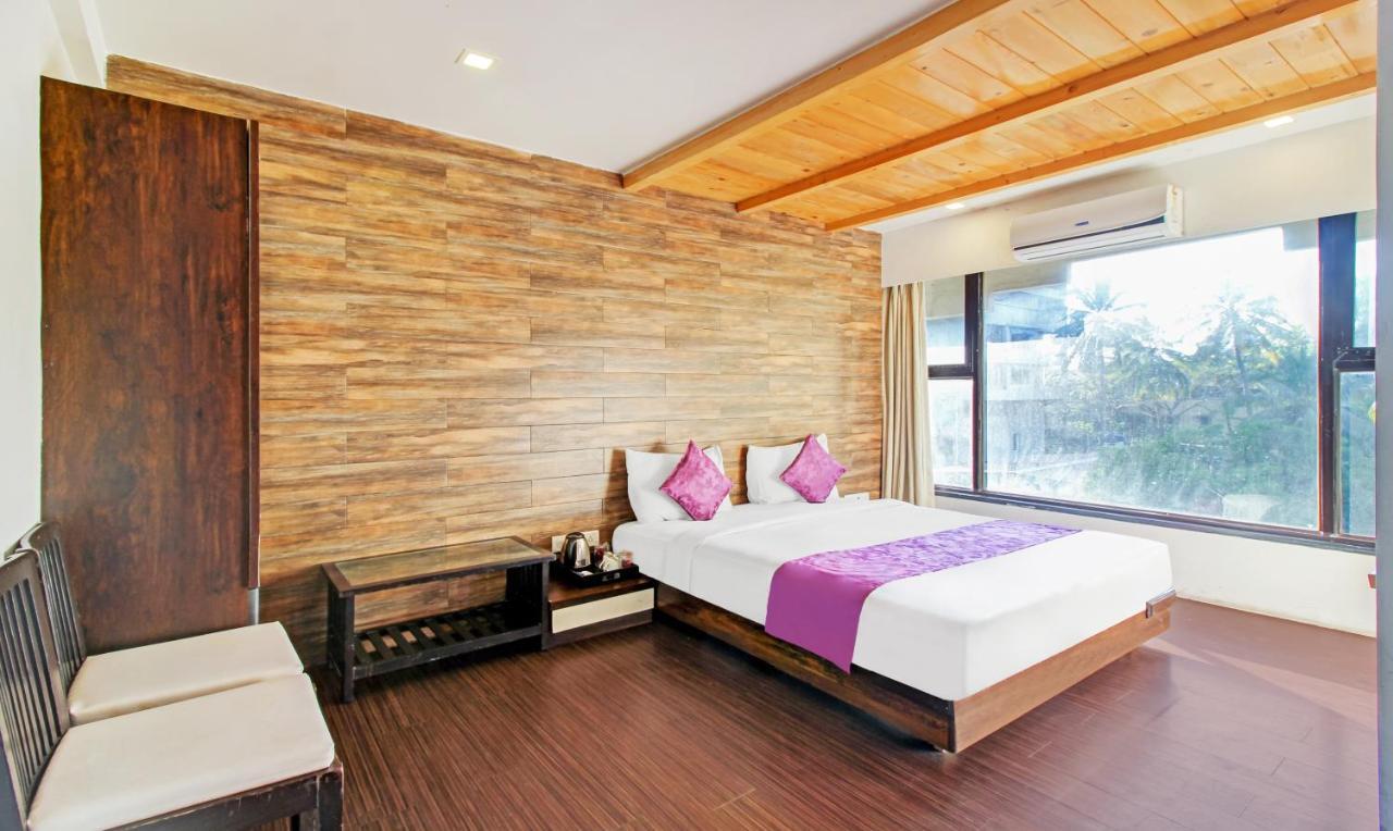 Treebo Tryst Crown Hotel 3*
