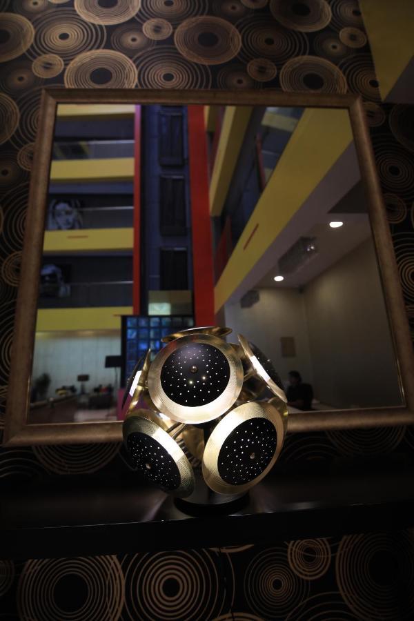 Landmark Bollywood Design Acomodação com café da manhã  *