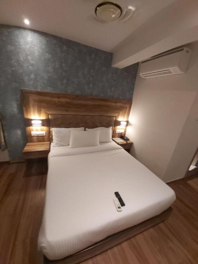 Hotel Fluorescent By Bizzgrow International Airport - Formerly Known As Byaris International Mumbai