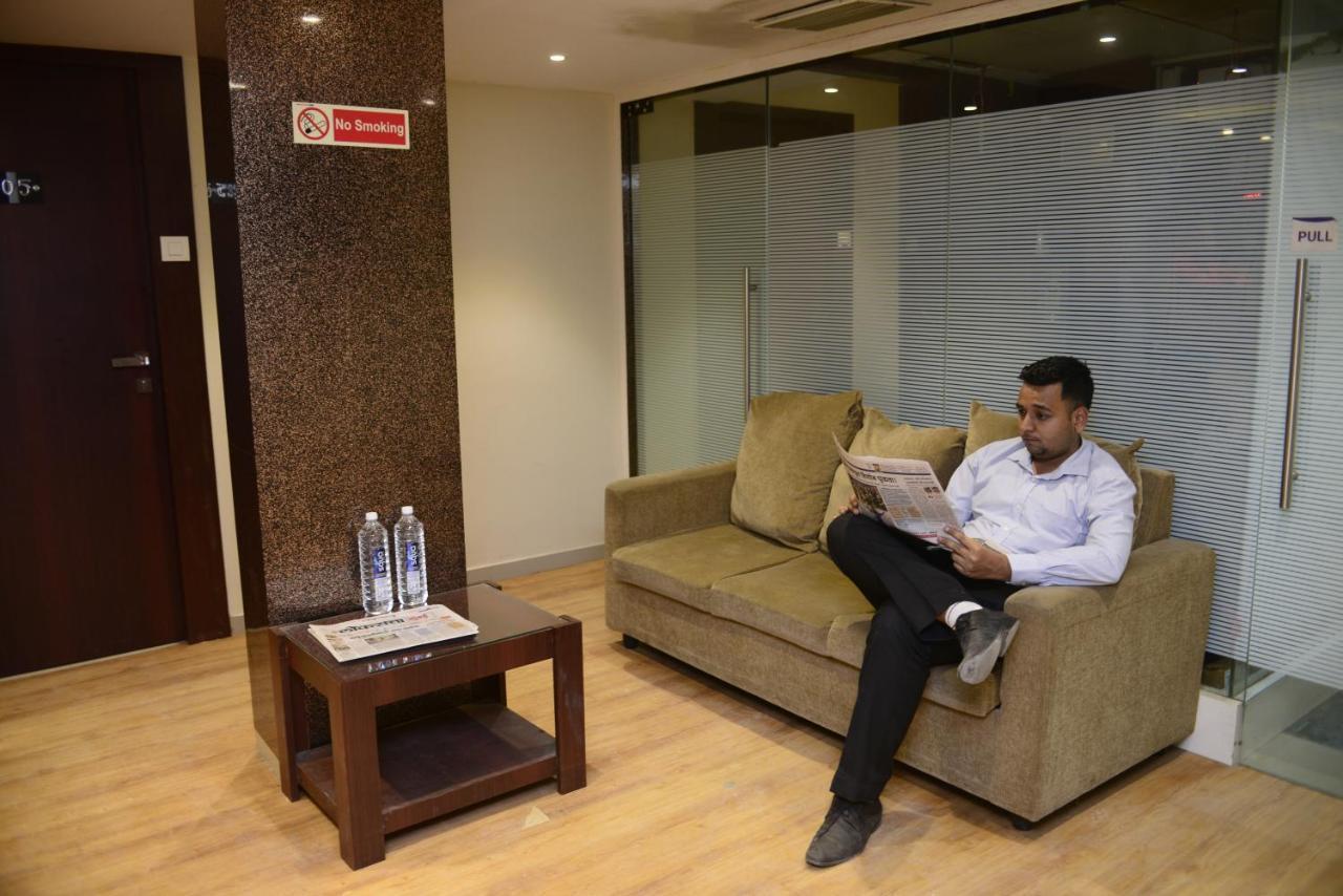 Malad Opposite Malad Railway Station 3* Bombaim
