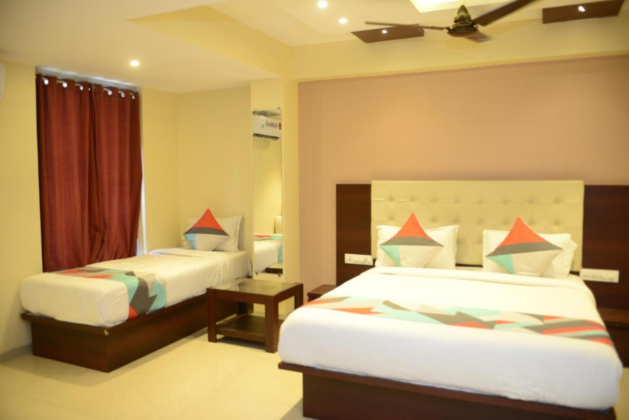 Malad Opposite Malad Railway Station 3* Bombaim
