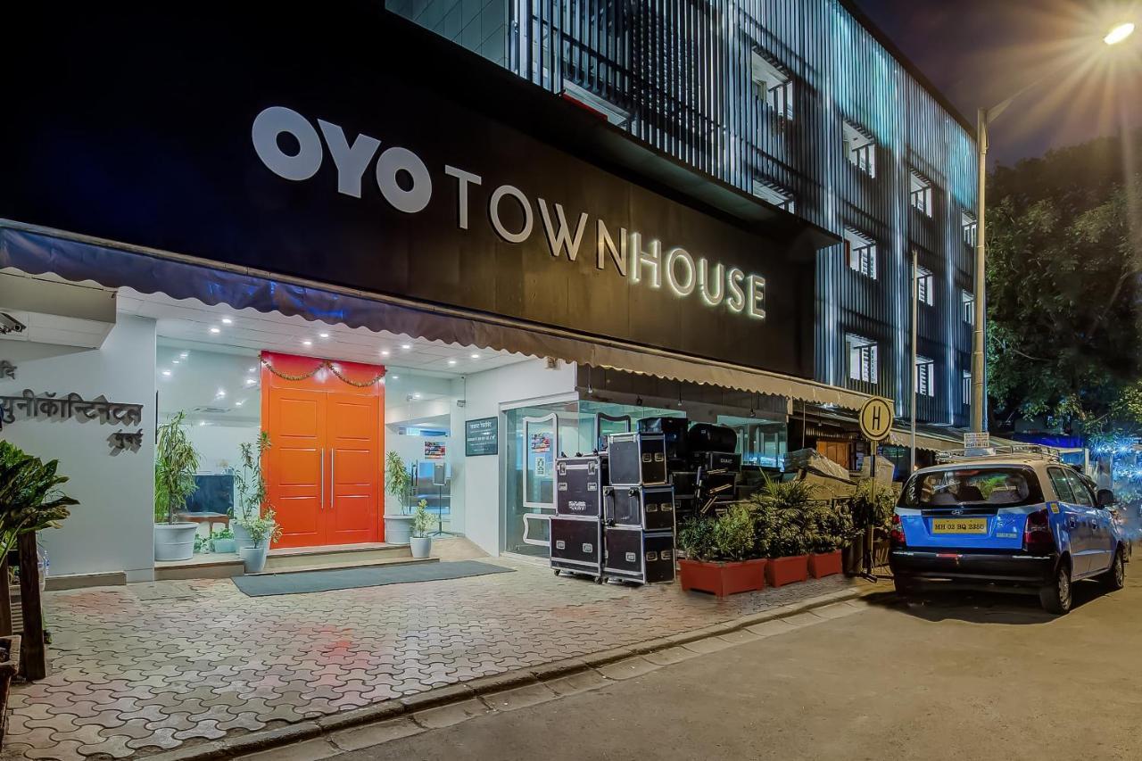 Vaccinated Staff- Oyo Townhouse 105 Khar West Station Hotel