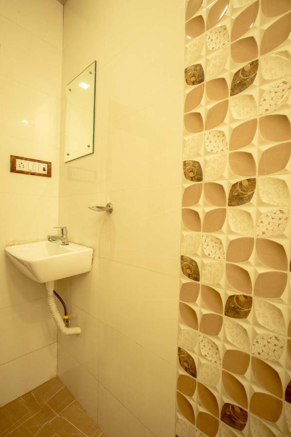 Apsara- Near J J Hospital Hotel