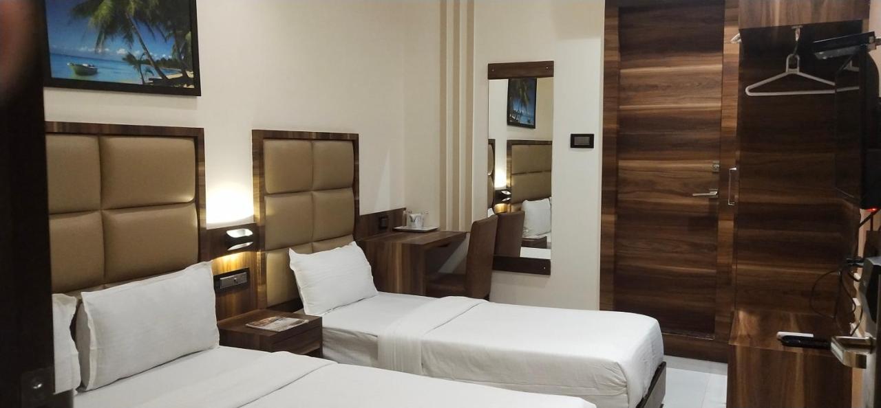 Hotel Meriton International Airport T-2