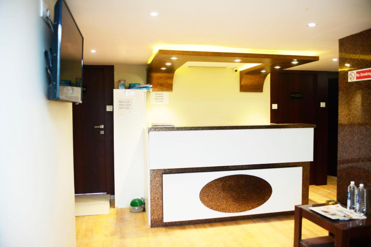 Malad Opposite Malad Railway Station Hotel Bombaim