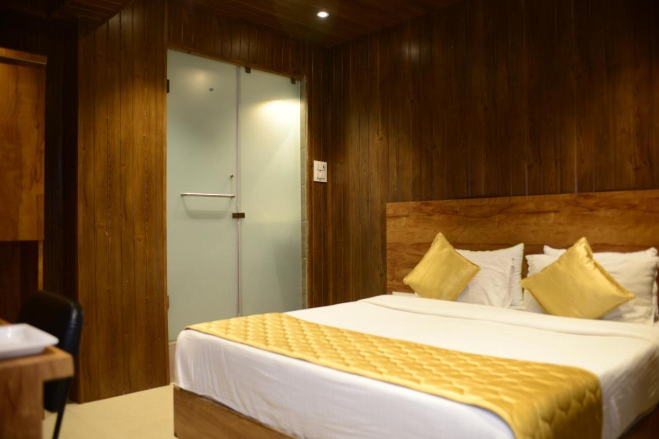 Malad Opposite Malad Railway Station 3* Bombaim