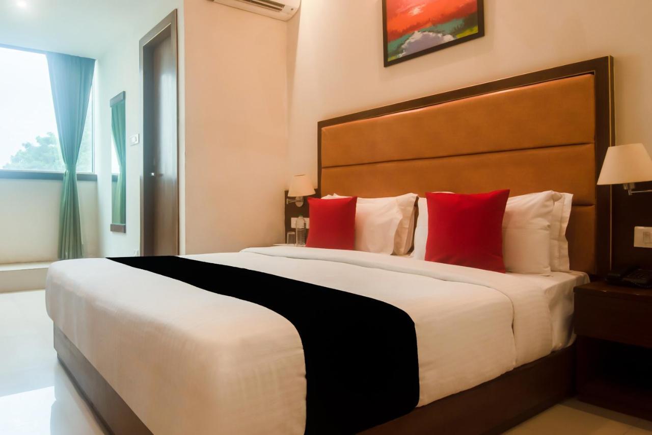 Capital O 60919 Admiral Hotel Mumbai