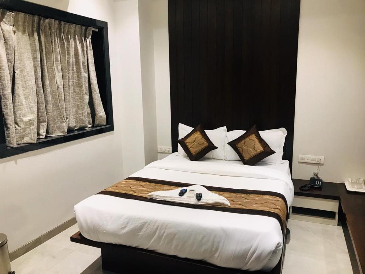 Hotel Flora - 3*