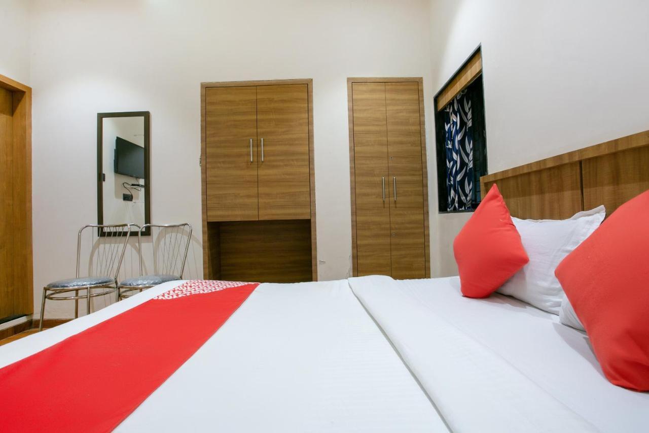 Oyo 72216 Blue Orchid 3* Mumbai