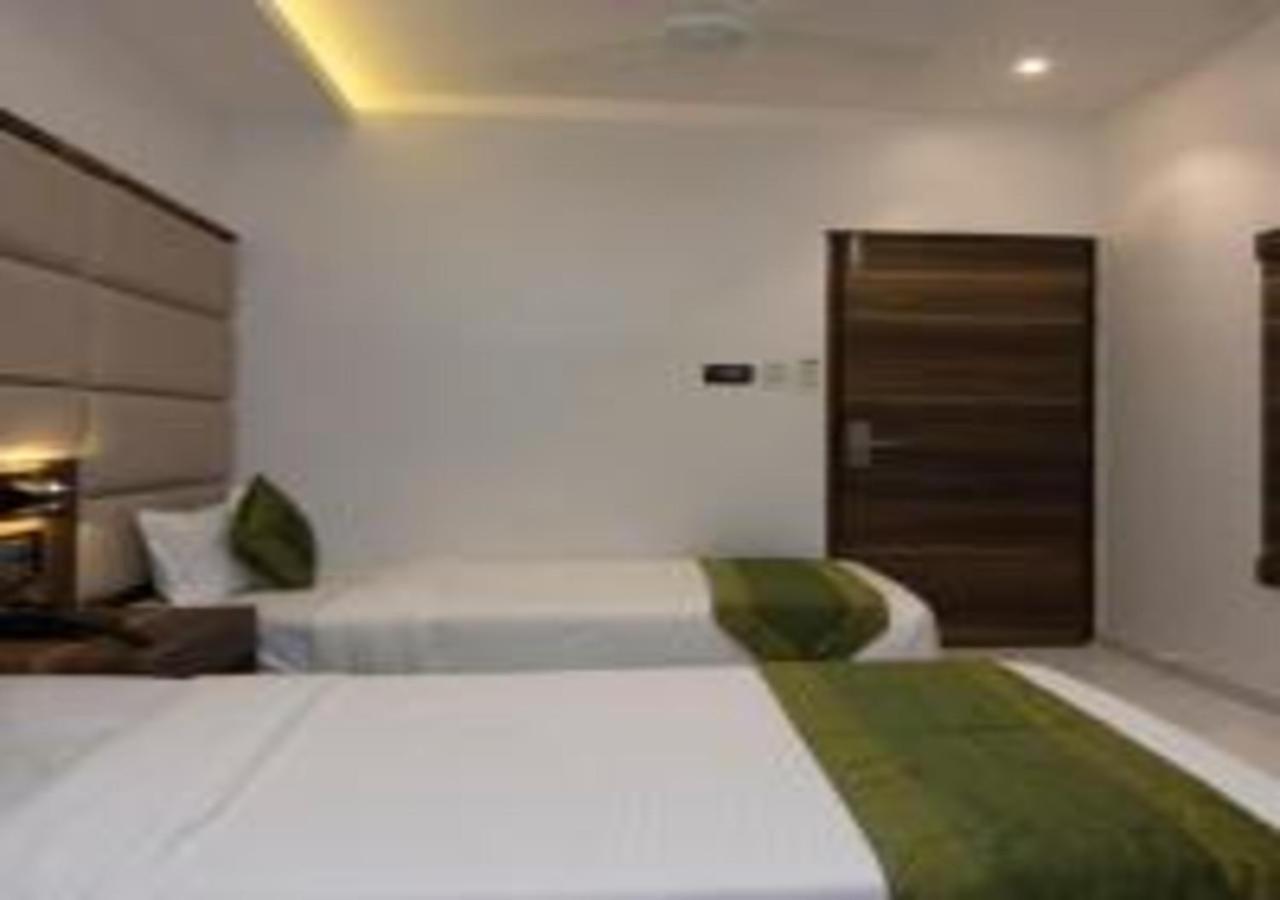 Meriton International Airport T-2 Hotel 2*