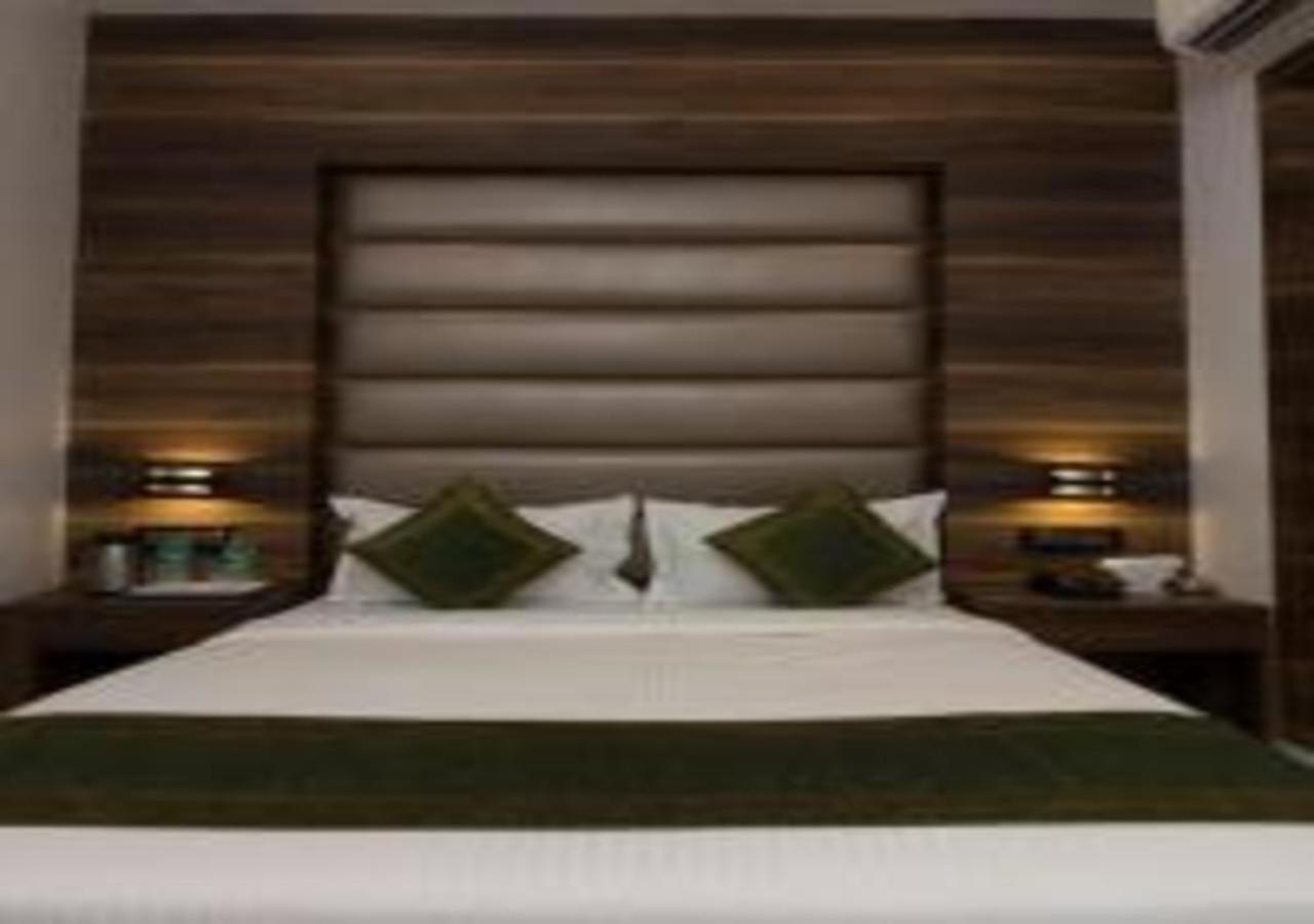 Hotel Meriton International Airport T-2