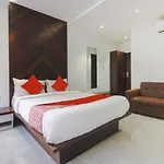 Oyo Preferred 75540 Hotel Flora Suites