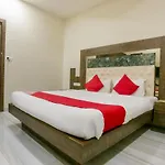 Oyo Flagship 76107 Royce Executive Hotel 3*