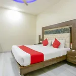 Hotel Oyo Flagship 76107 Royce Executive