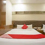 Oyo Flagship 76107 Royce Executive Hotel 3*