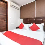 Oyo 77182 Sea Rock Mumbai