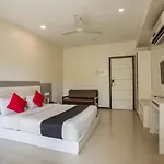 Capital O 35557 Aura 3* Mumbai
